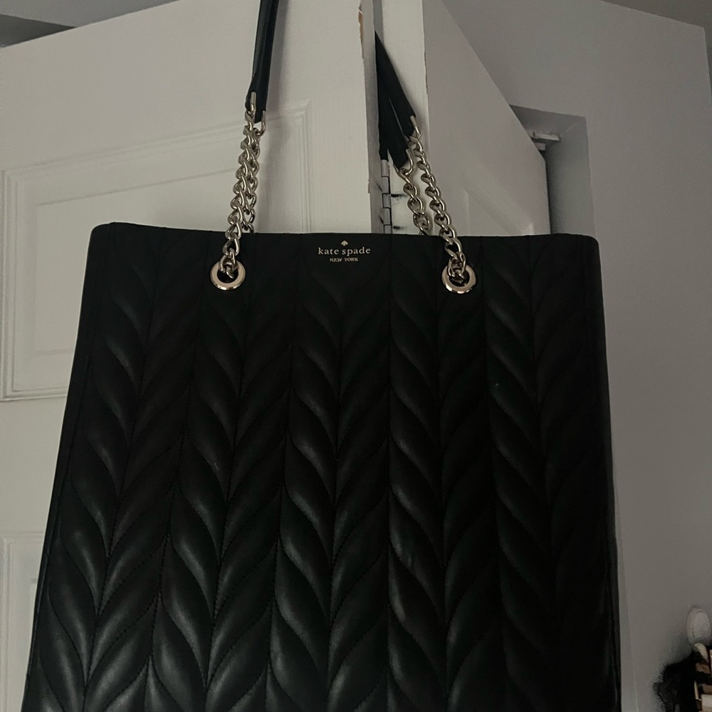 Cute Kate spade tote purse good for traveling